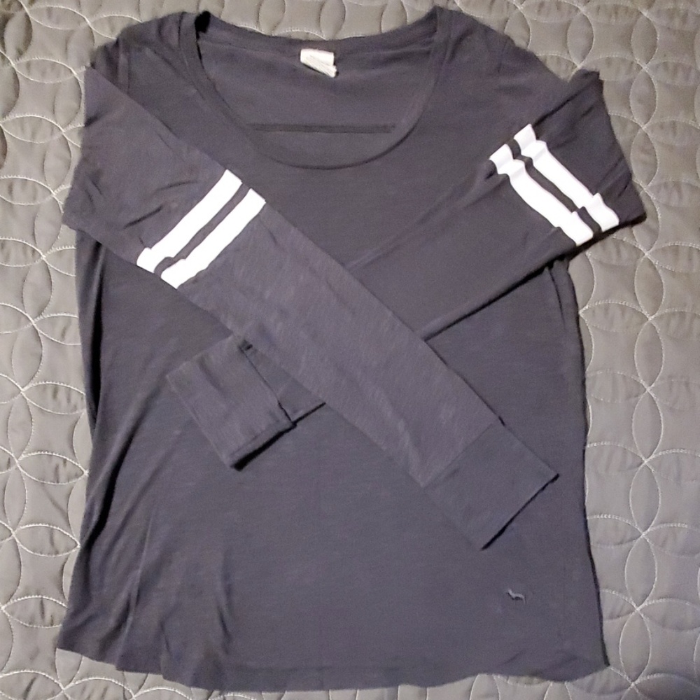 🔥PRICE DROP🔥PINK Victoria's Secret Long Sleeve!